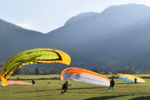 paragliding-4657987_1920-fotor-202310191445